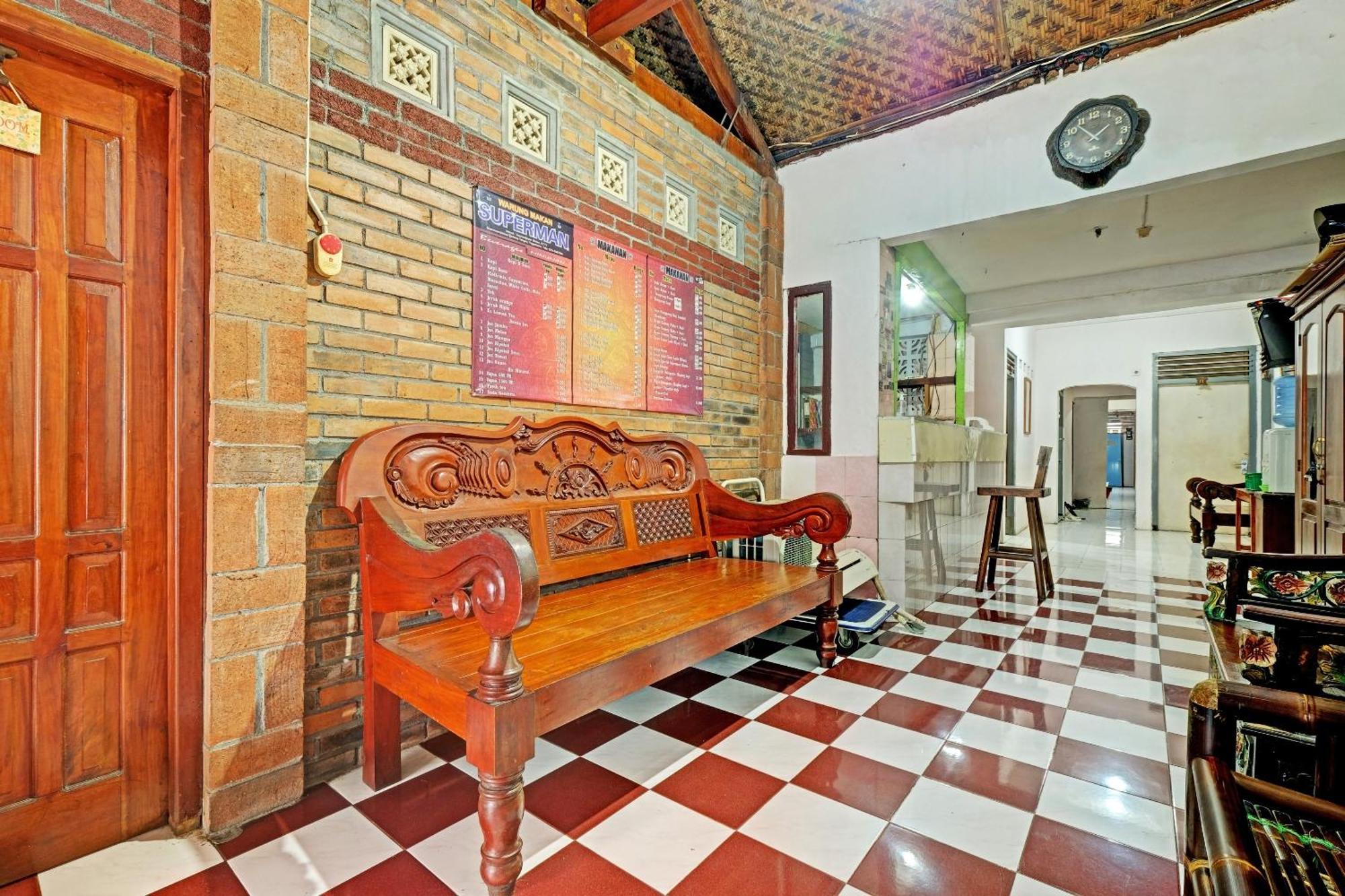 Spot On 91915 Homestay Superman Yogyakarta Luaran gambar