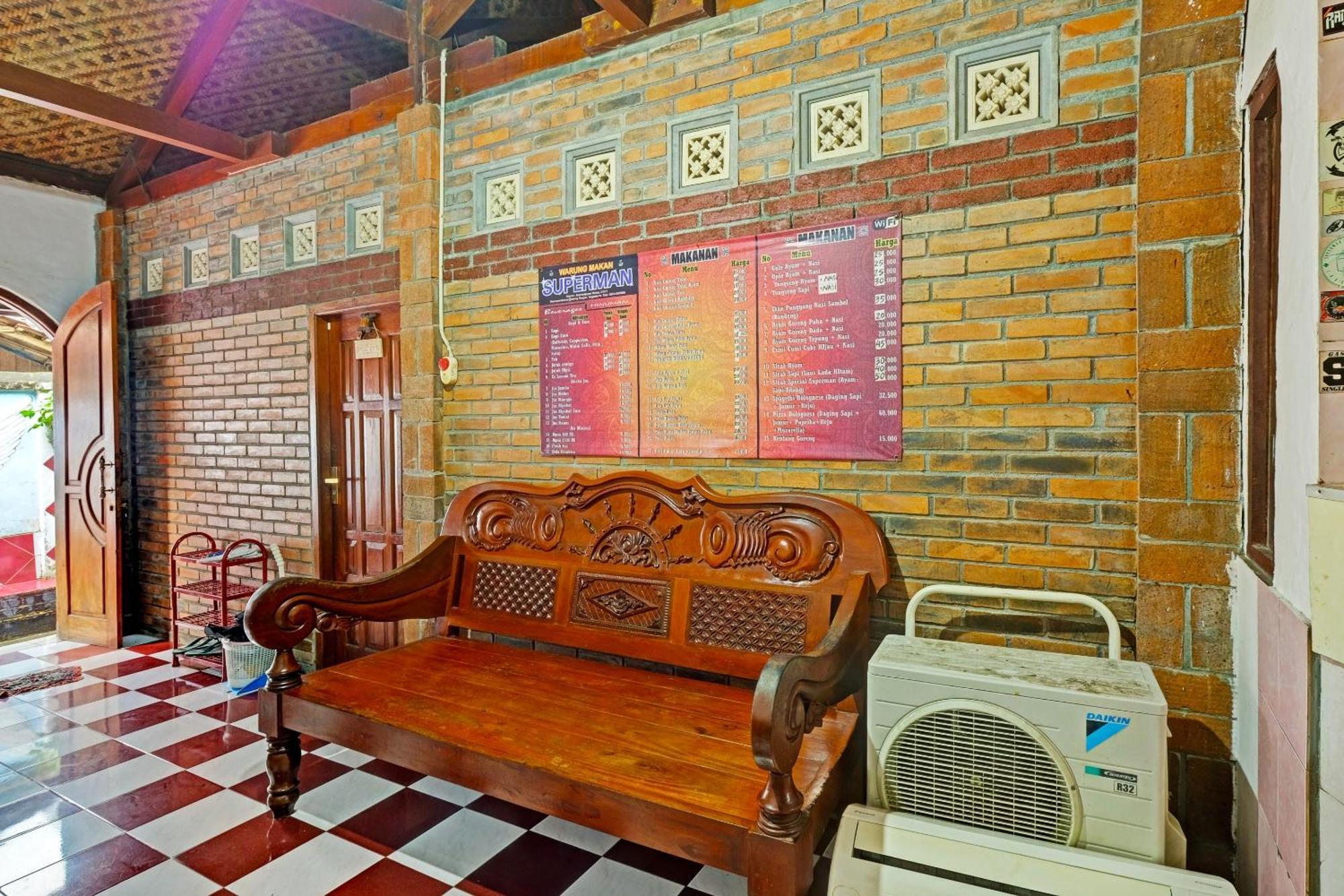 Spot On 91915 Homestay Superman Yogyakarta Luaran gambar
