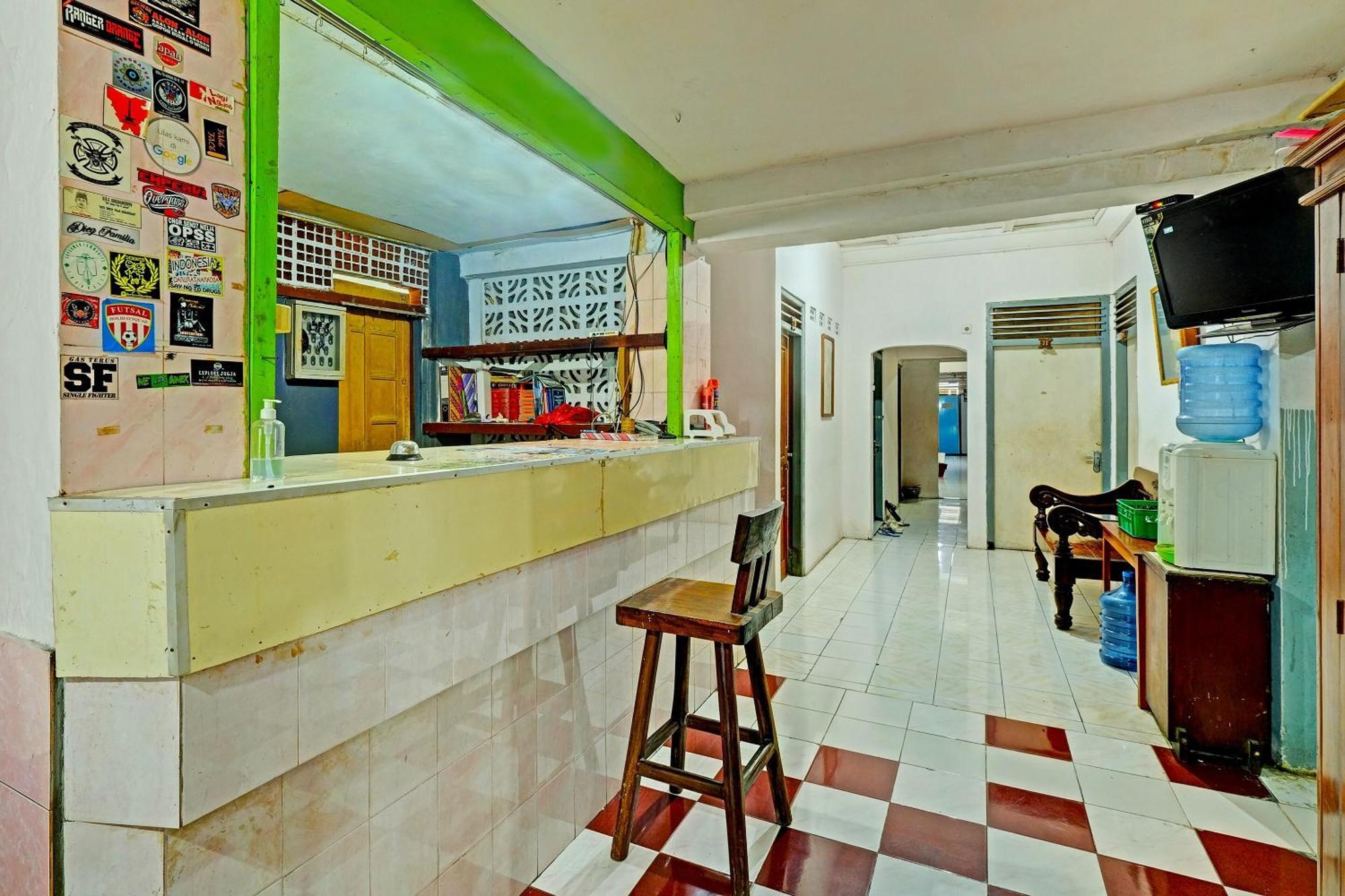 Spot On 91915 Homestay Superman Yogyakarta Luaran gambar