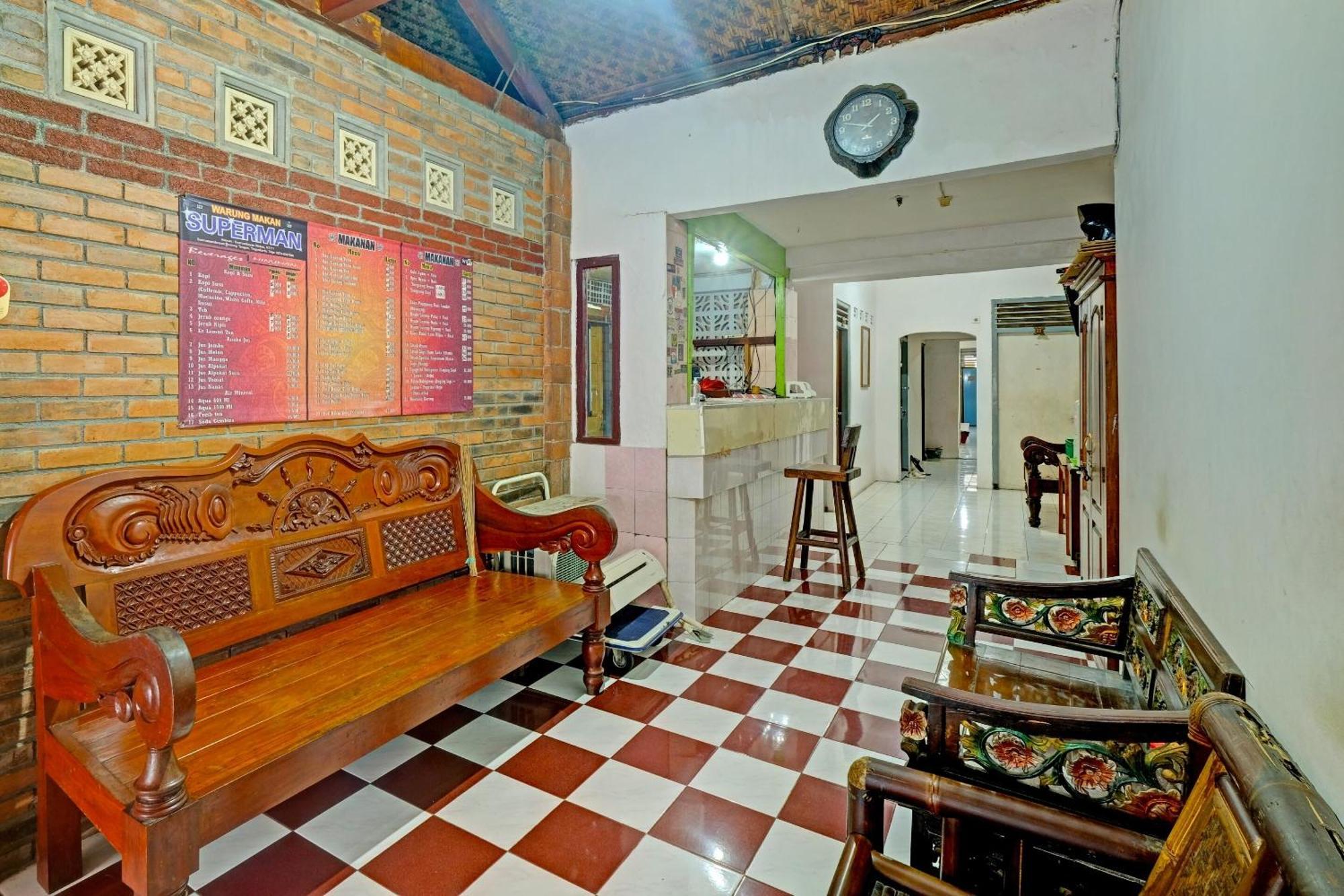 Spot On 91915 Homestay Superman Yogyakarta Luaran gambar