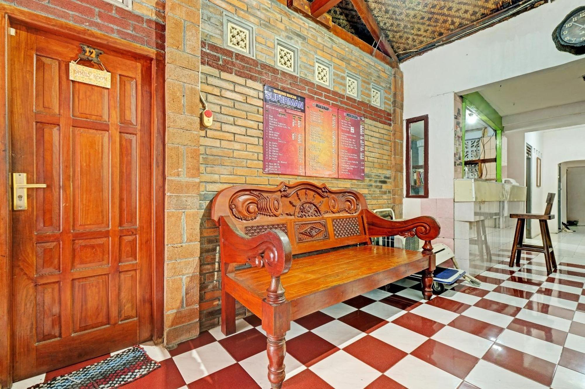 Spot On 91915 Homestay Superman Yogyakarta Luaran gambar
