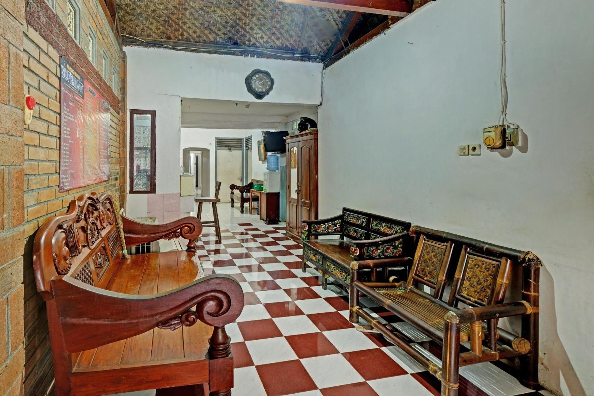 Spot On 91915 Homestay Superman Yogyakarta Luaran gambar